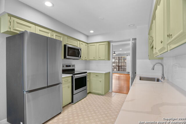 Image 4 of 14 For 7926 Broadway  608