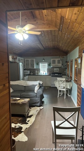 Image 4 of 7 For 233 Walnut Grove  1