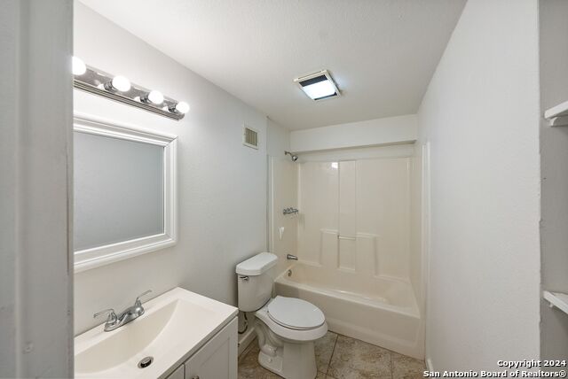 Image 40 of 50 For 2792 Woodcrest