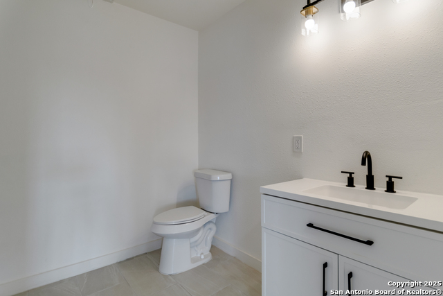 Image 16 of 26 For 2323 Crockett E