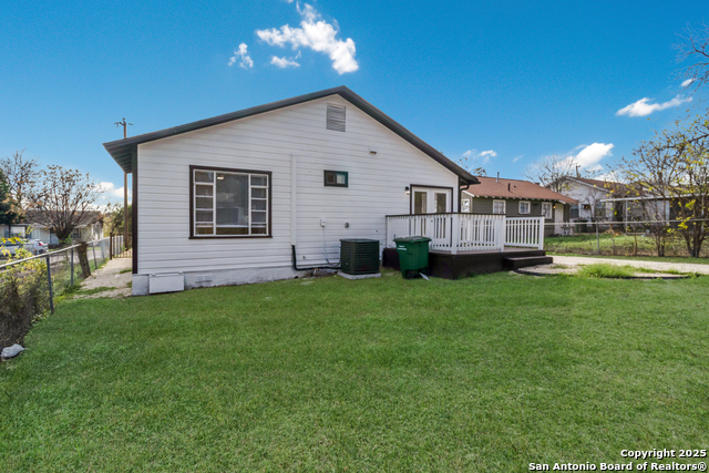 Image 20 of 26 For 2323 Crockett E