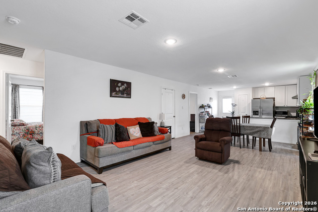 Image 3 of 17 For 9015 Lunar Cv