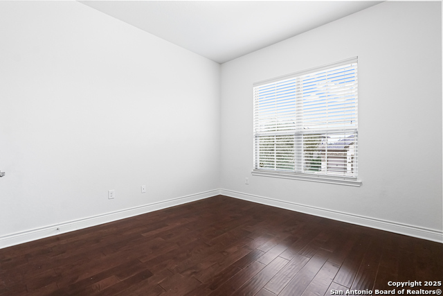 Image 20 of 41 For 427 Evans Oak