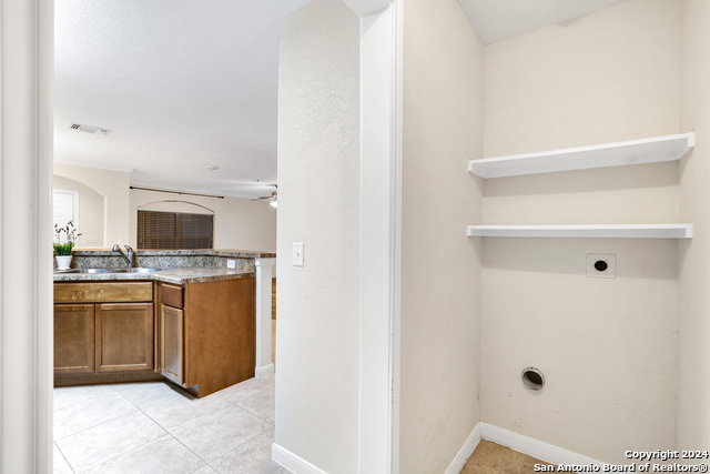 Listing photo id 17 for 7323 Snowden Rd  3108