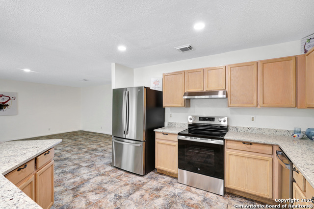 Listing photo id 10 for 10211 Windstone Creek