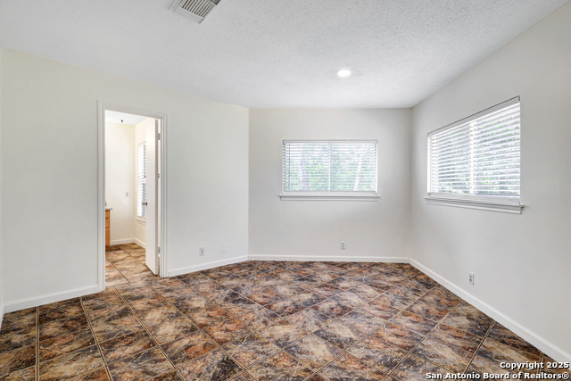 Listing photo id 16 for 10211 Windstone Creek