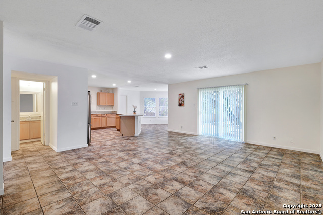 Listing photo id 5 for 10211 Windstone Creek