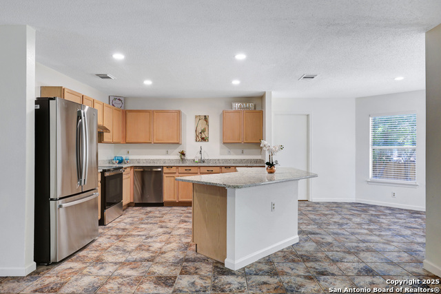 Listing photo id 7 for 10211 Windstone Creek