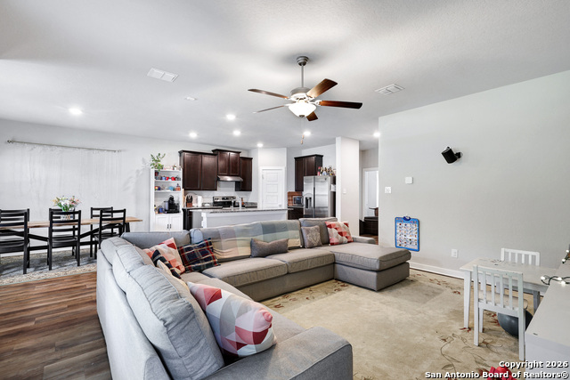 Listing photo id 9 for 6803 Emerald Valley