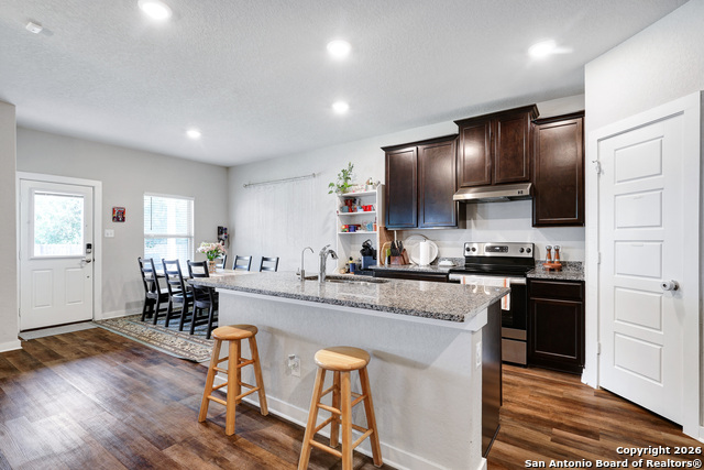 Listing photo id 2 for 6803 Emerald Valley