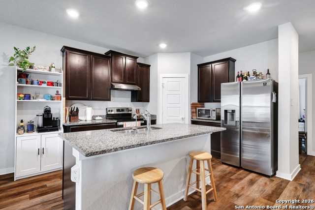 Listing photo id 3 for 6803 Emerald Valley