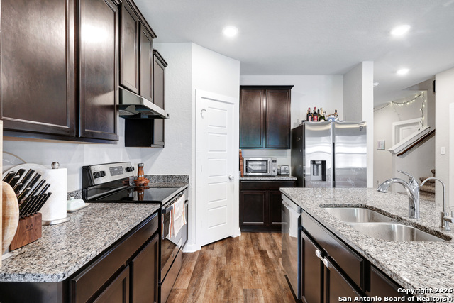 Listing photo id 4 for 6803 Emerald Valley