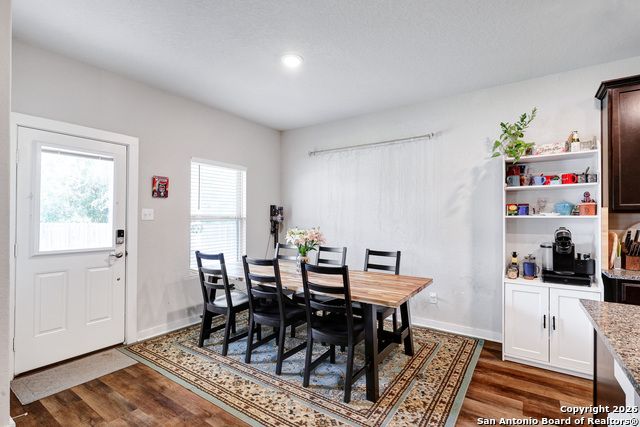 Listing photo id 5 for 6803 Emerald Valley