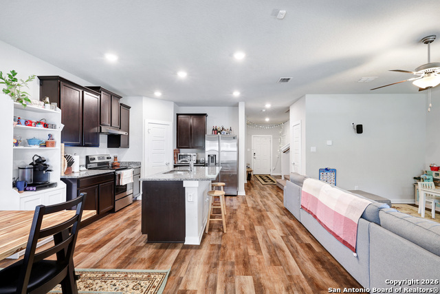 Listing photo id 7 for 6803 Emerald Valley