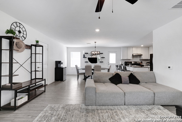 Image 5 of 19 For 4510 Martin Way