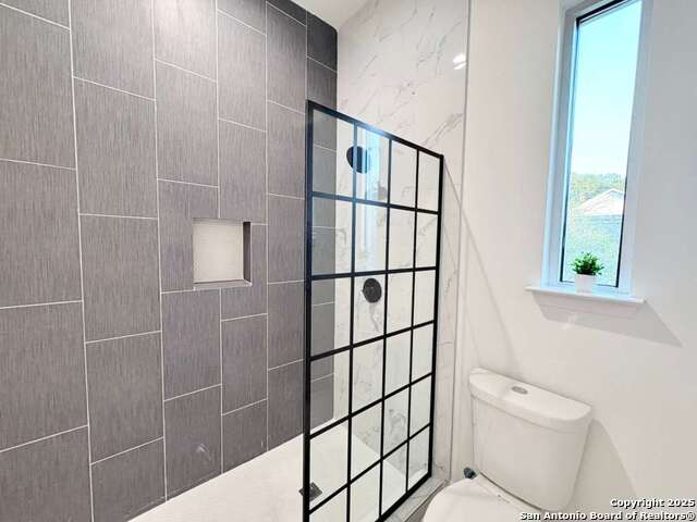 Image 18 of 25 For 1064 Overbrook Ln