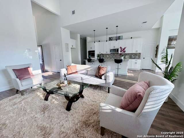 Image 7 of 25 For 1064 Overbrook Ln