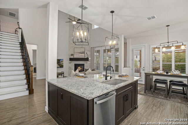 Image 21 of 53 For 3827 Glenellen