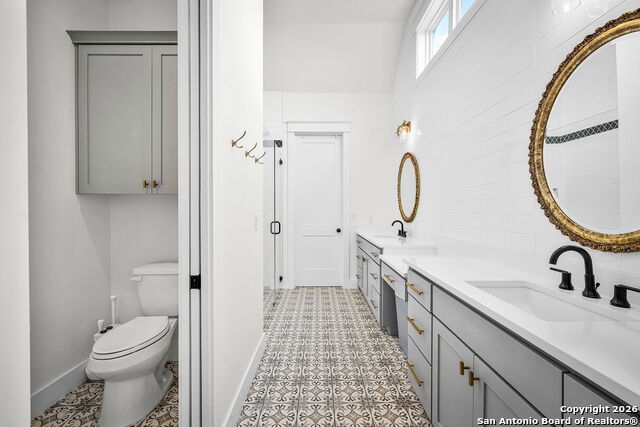 Image 18 of 28 For 649 Center Green