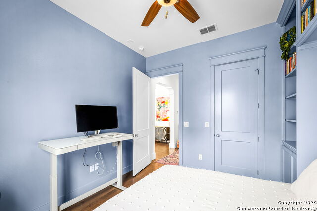 Image 24 of 28 For 649 Center Green