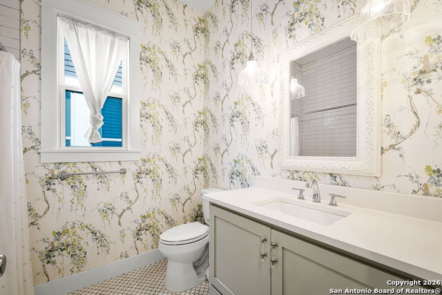 Image 25 of 28 For 649 Center Green