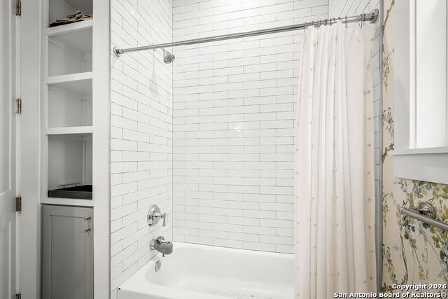 Image 26 of 28 For 649 Center Green