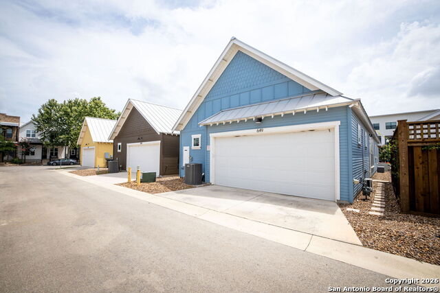 Image 27 of 28 For 649 Center Green