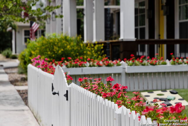 Image 4 of 28 For 649 Center Green