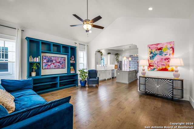 Image 5 of 28 For 649 Center Green