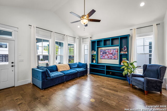 Image 6 of 28 For 649 Center Green