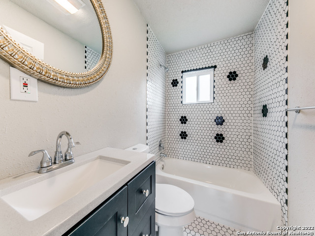 Image 11 of 12 For 1519 Southcross Blvd E 2