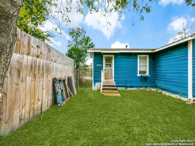 Image 12 of 12 For 1519 Southcross Blvd E 2