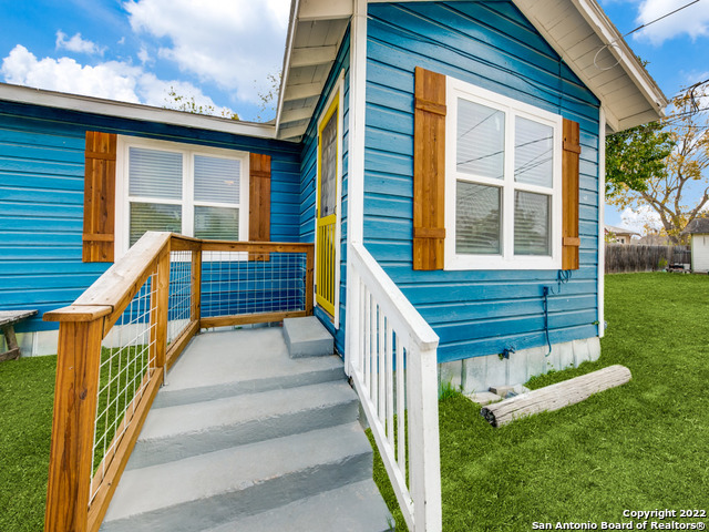 Image 2 of 12 For 1519 Southcross Blvd E 2