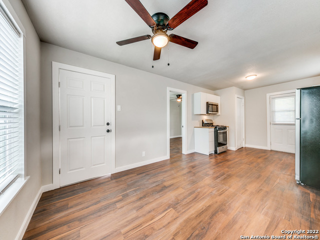 Image 4 of 12 For 1519 Southcross Blvd E 2