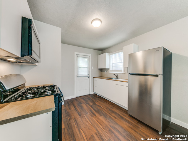 Image 6 of 12 For 1519 Southcross Blvd E 2