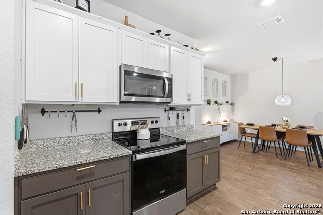 Image 15 of 44 For 404 Signe  