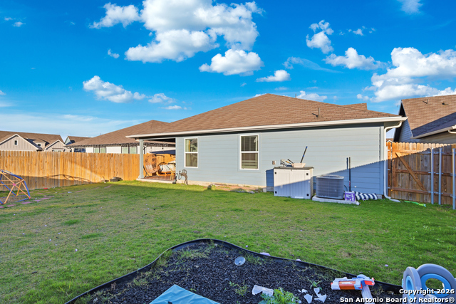 Image 42 of 44 For 404 Signe  