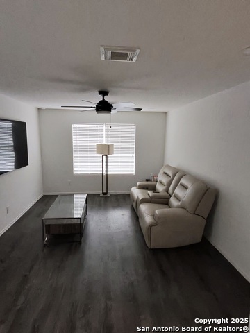 Image 3 of 4 For 1418 Sunbend