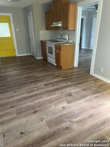 Image 8 of 9 For 1519 Southcross Blvd E 1