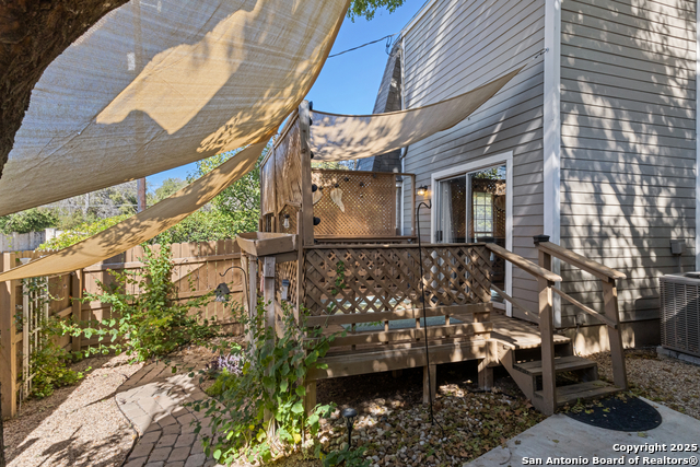 Image 16 of 21 For 3401 Sugarhill Dr.