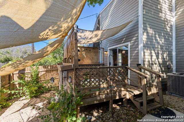 Image 17 of 21 For 3401 Sugarhill Dr.