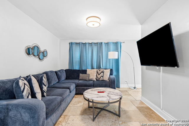 Image 14 of 33 For 6806 Farrow Pl