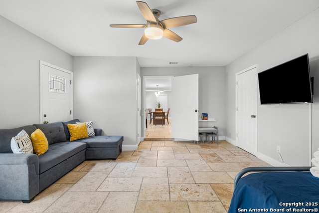 Image 16 of 33 For 6806 Farrow Pl