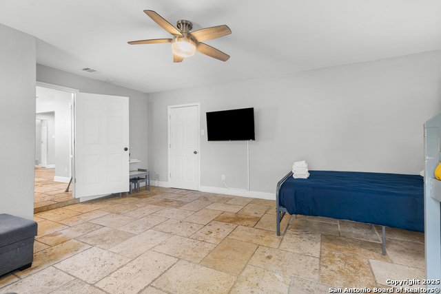 Image 17 of 33 For 6806 Farrow Pl