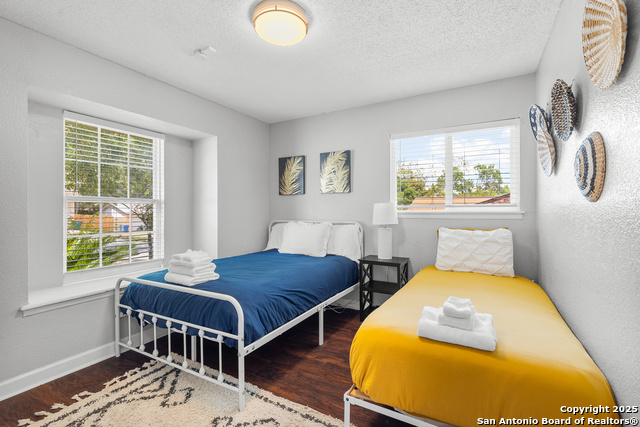 Image 18 of 33 For 6806 Farrow Pl