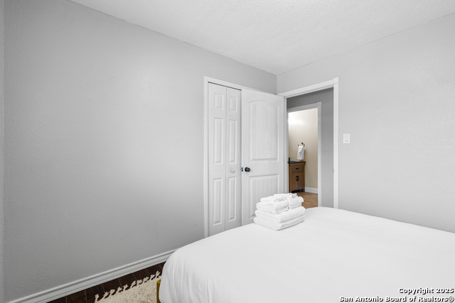 Image 21 of 33 For 6806 Farrow Pl