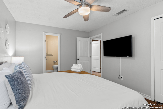 Image 26 of 33 For 6806 Farrow Pl