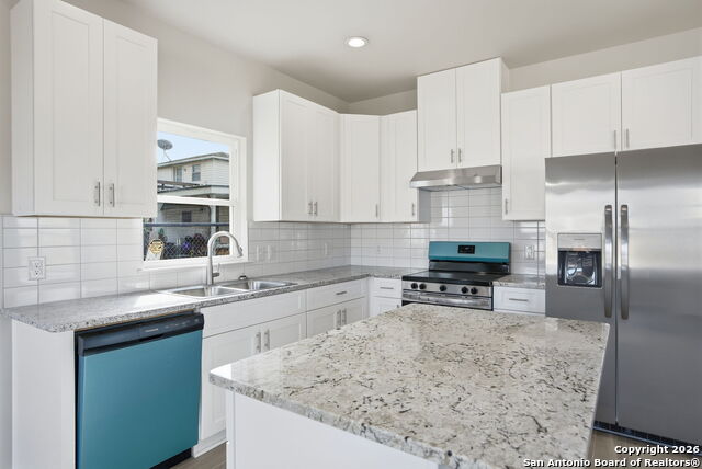 Image 18 of 45 For 700 8th  