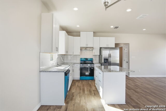 Image 19 of 45 For 700 8th  