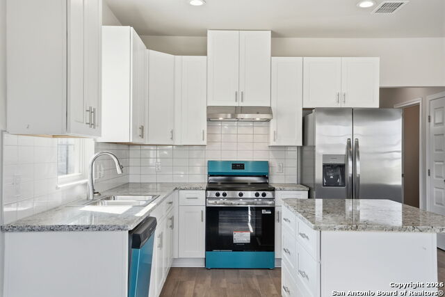 Image 20 of 45 For 700 8th  